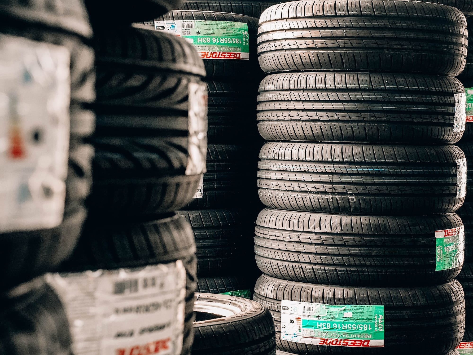 ต้อนรับปี 2023 ด้วย 9 รุ่น 9 ยี่ห้อยางรถยนต์ เส้นไหนมาแรงและเหมาะสำหรับคุณ